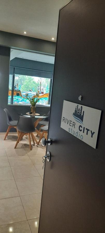 River City Studio Лариса Екстериор снимка
